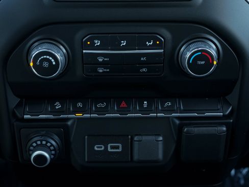 Used 2022 Chevrolet Silverado 1500 Custom Trail Boss w/ LPO, Dark Essentials Package image 18