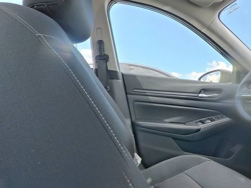 Used 2025 Nissan Altima 2.5 SV FWD image 31