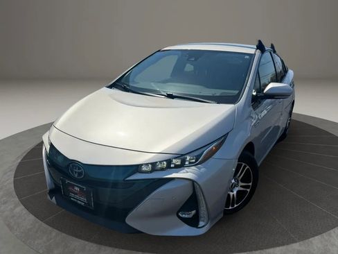 Used 2019 Toyota Prius Prime Advanced image 2