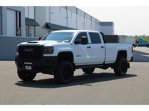 Used 2019 GMC Sierra 2500 4x4 Crew Cab w/ Sierra Convenience Package image 1