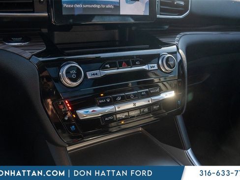 Used 2022 Ford Explorer Limited w/ Equipment Group 301A image 9