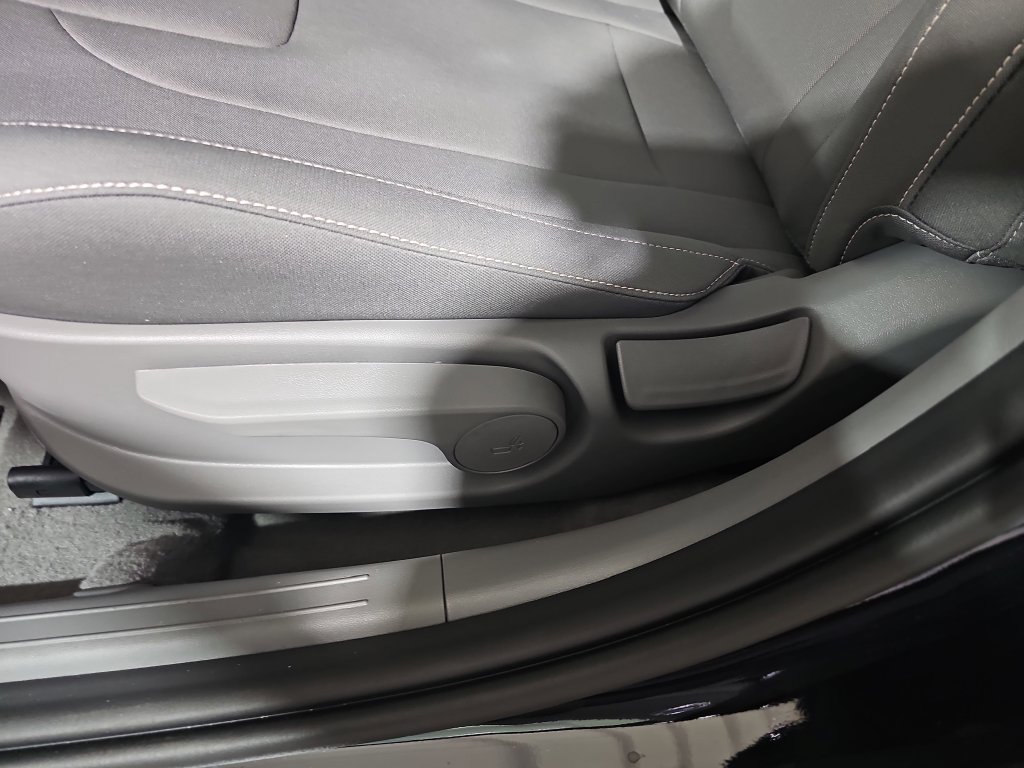 New 2026 Hyundai Elantra SEL FWD image 30