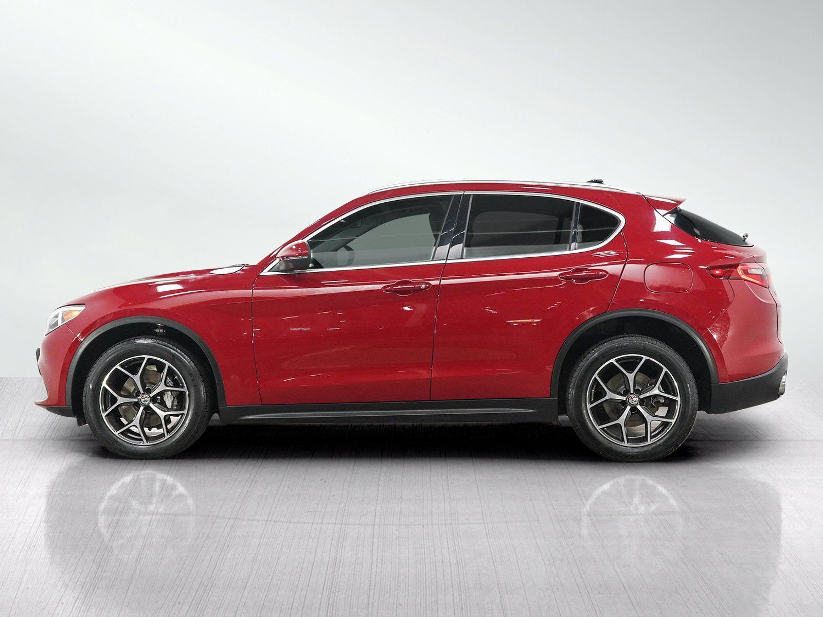 Used 2019 Alfa Romeo Stelvio Ti AWD/4WD image 2