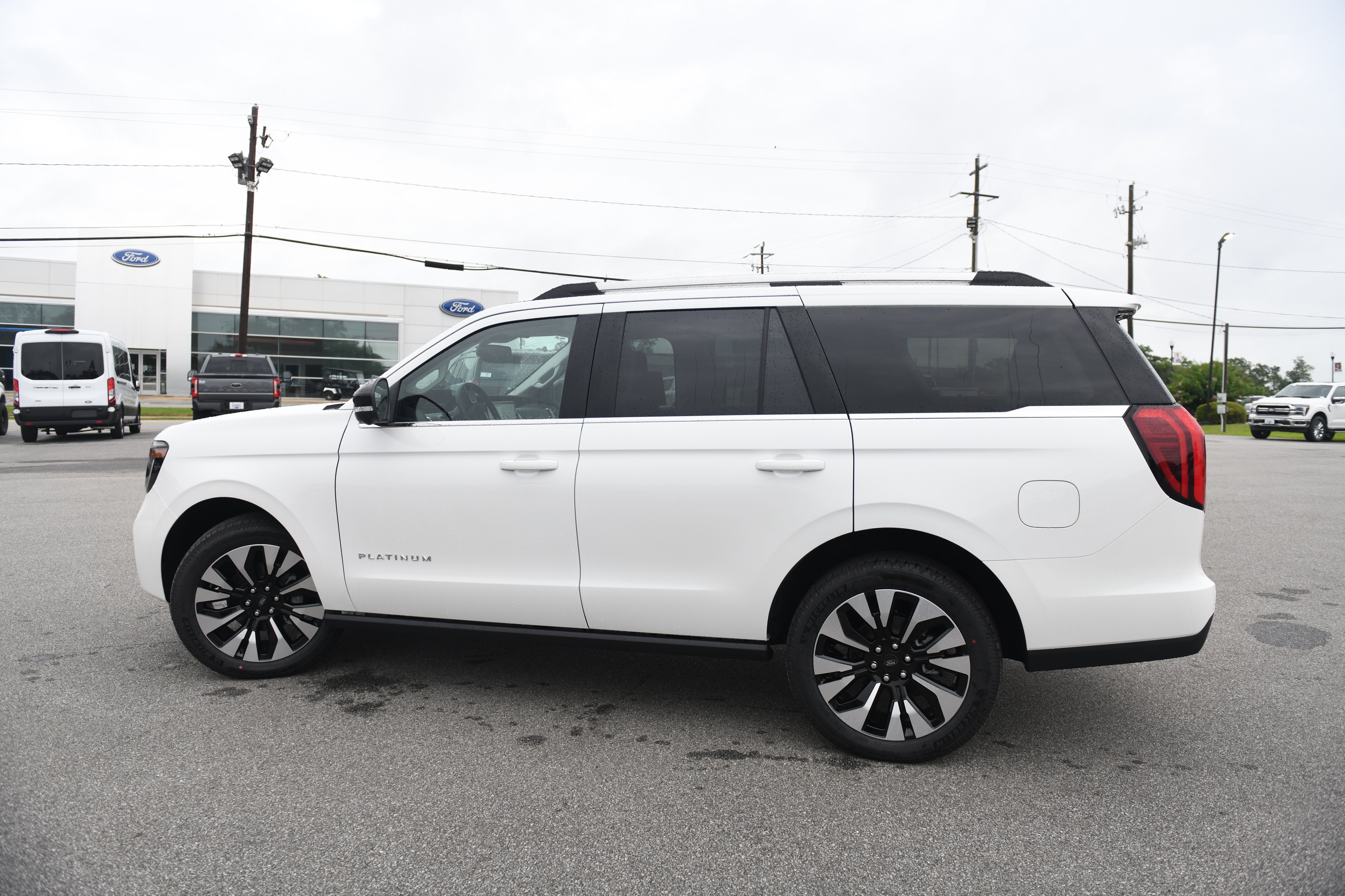 New 2026 Ford Expedition Platinum w/ Driver's Package AWD/4WD image 9