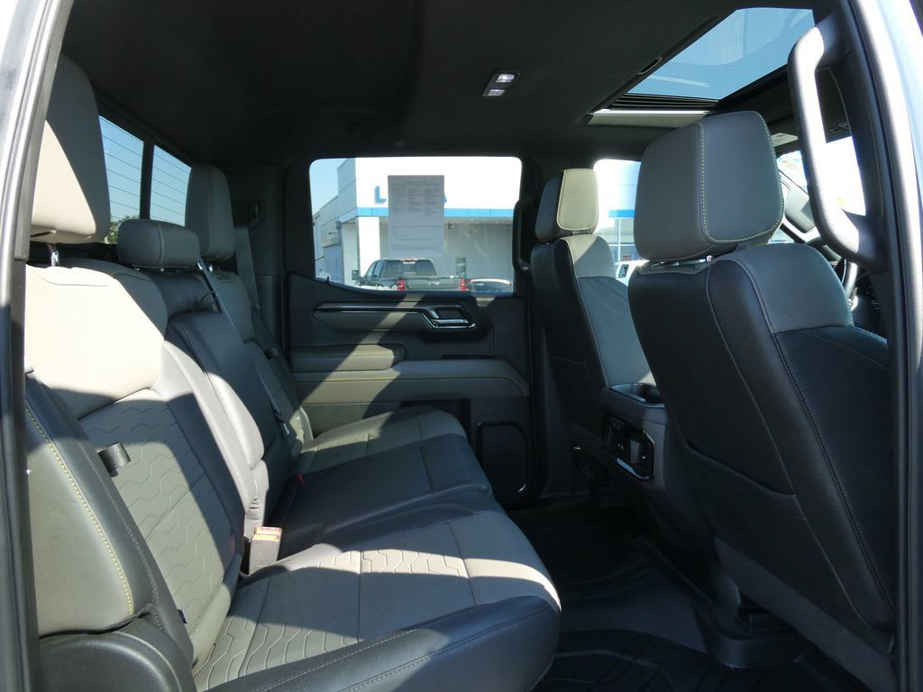 Used 2022 Chevrolet Silverado 1500 ZR2 w/ Technology Package AWD/4WD image 16