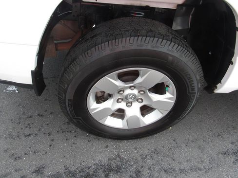Used 2020 RAM 1500 Big Horn AWD/4WD image 12