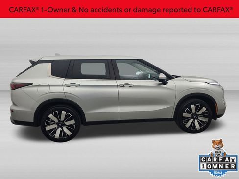Used 2025 Mitsubishi Outlander SE AWD/4WD image 3