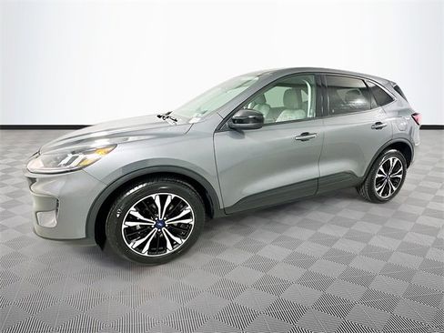 Certified 2022 Ford Escape SE w/ SE Sport Appearance Package image 4