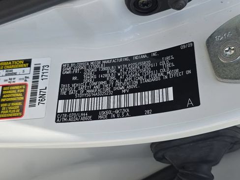 Used 2010 Toyota Sequoia Platinum RWD image 37