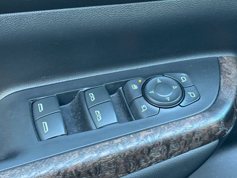 Used 2023 GMC Acadia Denali w/ Black Diamond Edition image 13