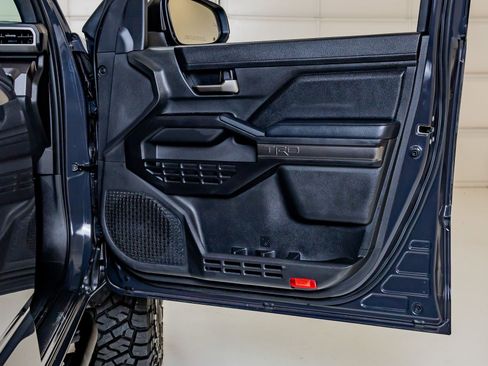Used 2025 Toyota Tacoma TRD Off-Road image 37