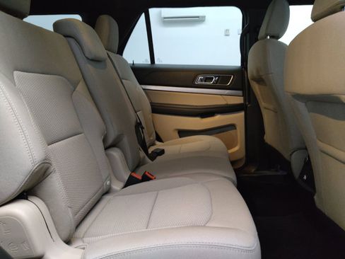 Used 2018 Ford Explorer XLT FWD image 19