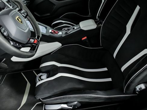 Used 2022 Lamborghini Huracan STO RWD image 22