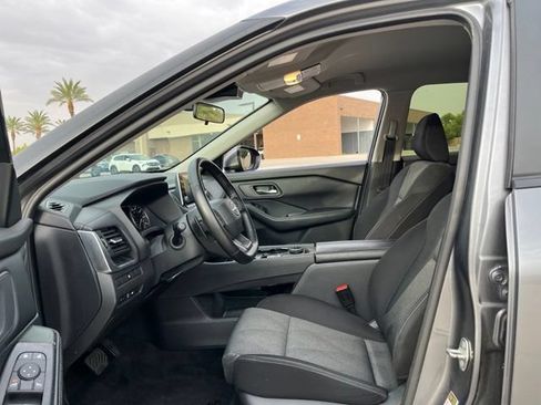 Used 2025 Nissan Rogue SV AWD/4WD image 11
