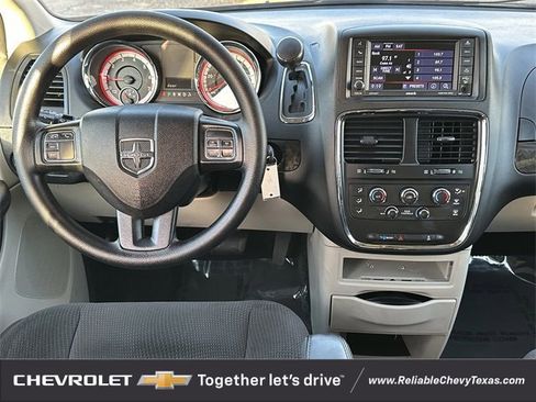 Used 2018 Dodge Grand Caravan SE w/ UConnect Hands-Free Group image 12