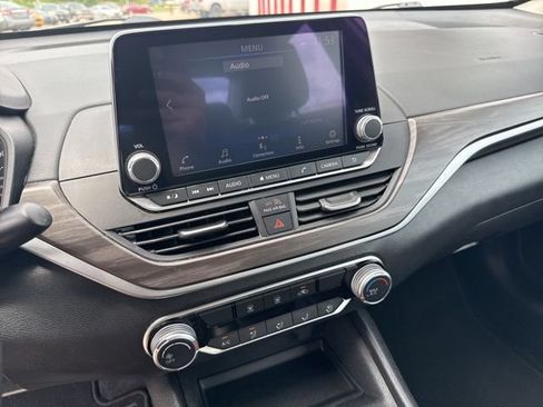 Used 2025 Nissan Altima 2.5 SV FWD image 15