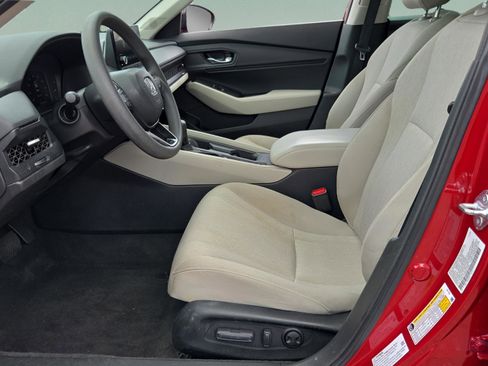 Certified 2025 Honda Accord SE image 9