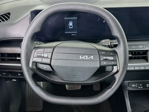 Used 2025 Kia K4 LXS image 18