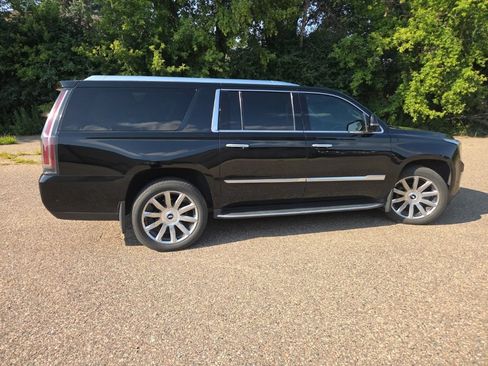 Used 2019 Cadillac Escalade ESV Luxury AWD/4WD image 24