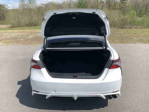 Used 2021 Toyota Camry SE FWD image 9