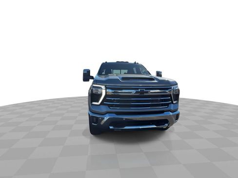 Used 2025 Chevrolet Silverado 2500 LTZ w/ LTZ Premium Package image 3