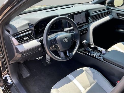 Used 2025 Toyota Camry SE w/ Convenience Package FWD image 20