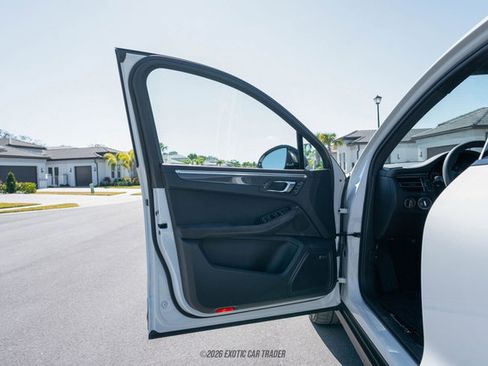 Used 2024 Porsche Macan GTS image 81