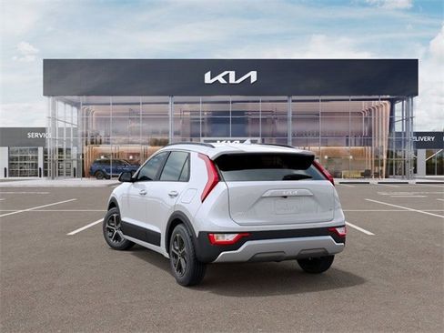 New 2025 Kia Niro LX image 4