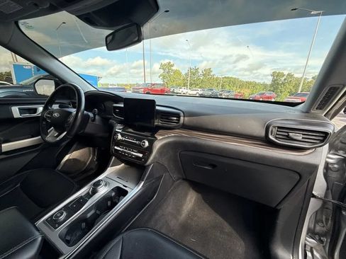 Used 2021 Ford Explorer Limited w/ Equipment Group 301A AWD/4WD image 15