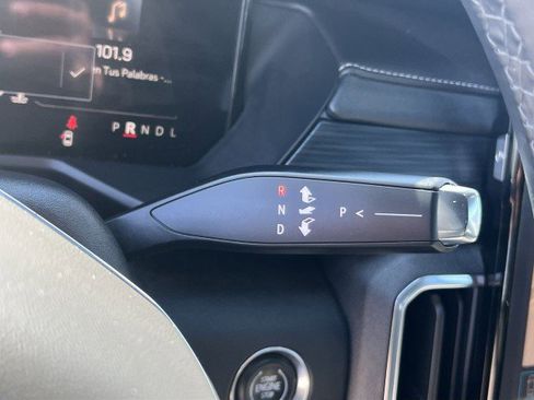 Used 2025 GMC Acadia Elevation image 15