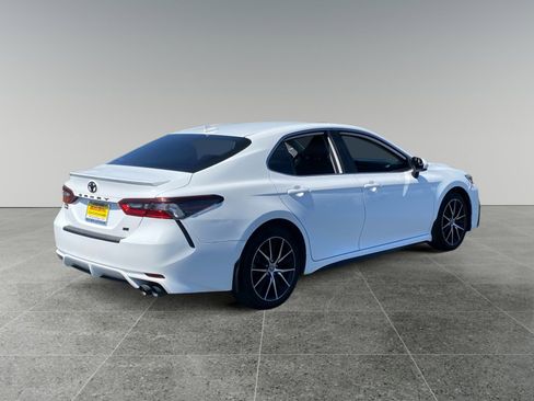 Used 2021 Toyota Camry SE FWD image 5