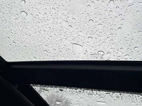 Used 2018 Chrysler Pacifica Limited image 28