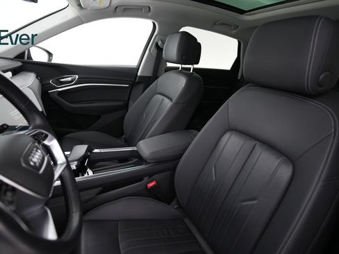 Used 2024 Audi Q8 e-tron Premium AWD/4WD image 4
