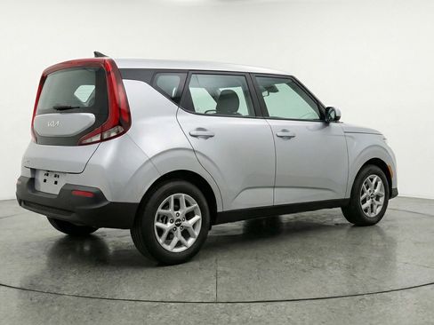 Used 2025 Kia Soul LX w/ LX Technology Package FWD image 9