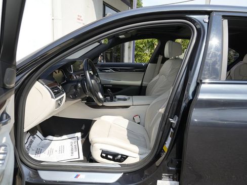Used 2016 BMW 750i xDrive AWD/4WD image 19