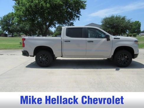 New 2026 Chevrolet Silverado 1500 Custom Trail Boss w/ LPO, Dark Essentials Package AWD/4WD image 8