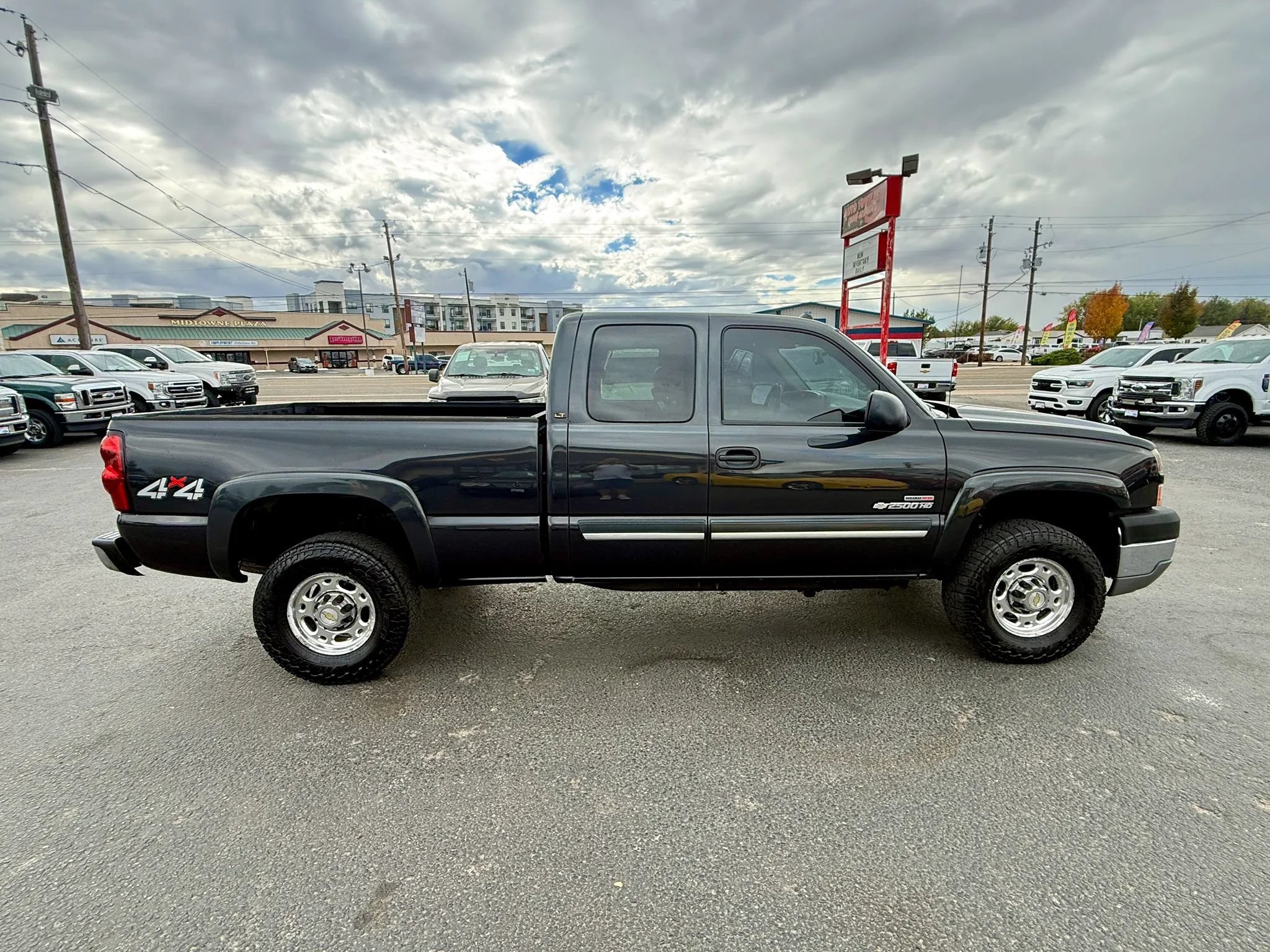 Used 2005 Chevrolet Silverado 2500 LT w/ Heavy-Duty Power Package AWD/4WD image 6