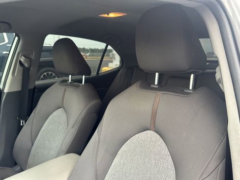 Used 2019 Toyota Camry LE w/ Convenience Package FWD image 2