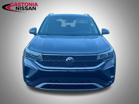 Used 2024 Volkswagen Taos SE image 2