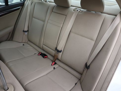 Used 2013 Mercedes-Benz C 300 4MATIC Sedan image 19