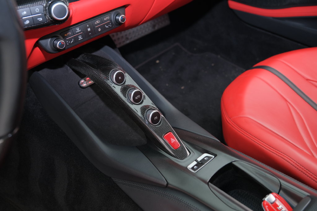 Used 2018 Ferrari 812 Superfast RWD image 37