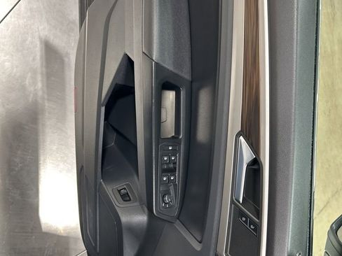 Used 2021 Volkswagen Atlas SE w/ Panoramic Sunroof Package image 11