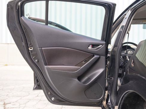 Used 2018 MAZDA MAZDA3 Touring FWD image 23