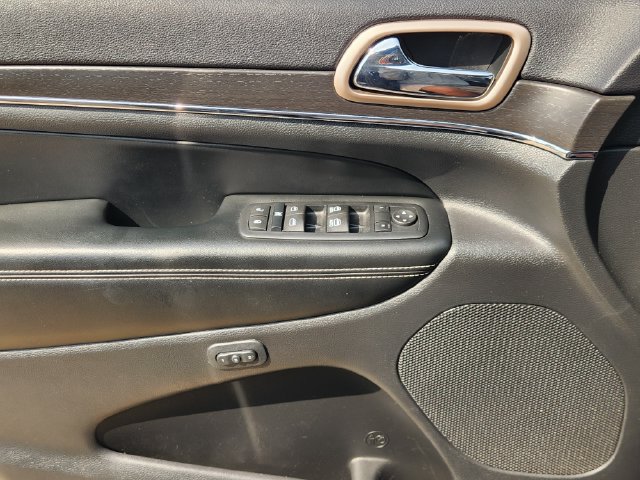 Used 2016 Jeep Grand Cherokee Limited w/ Luxury Group II RWD image 17