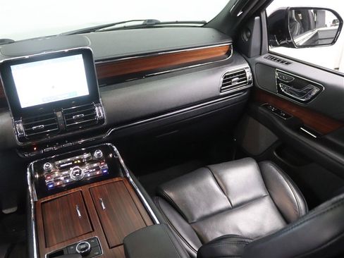 Used 2021 Lincoln Navigator L Reserve image 19