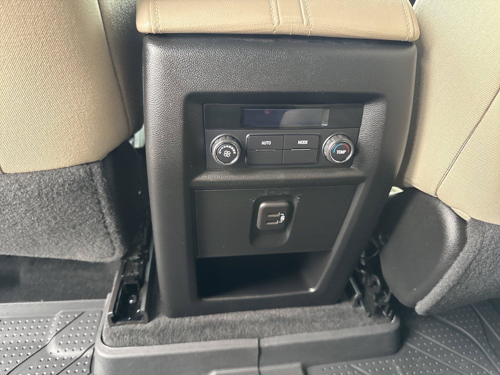 Used 2023 Chevrolet Traverse LT FWD image 32