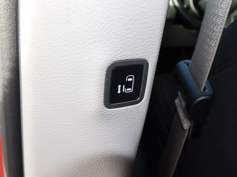 Used 2021 Chrysler Pacifica Touring image 20