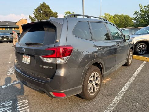 Used 2023 Subaru Forester Premium AWD/4WD image 3