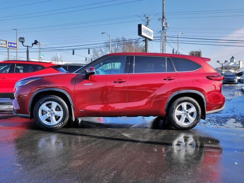 Used 2021 Toyota Highlander LE image 8