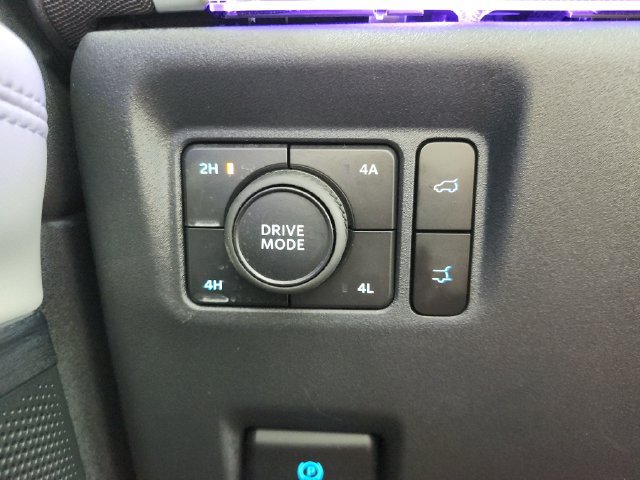 Used 2025 Ford Expedition Platinum w/ Driver's Package AWD/4WD image 28